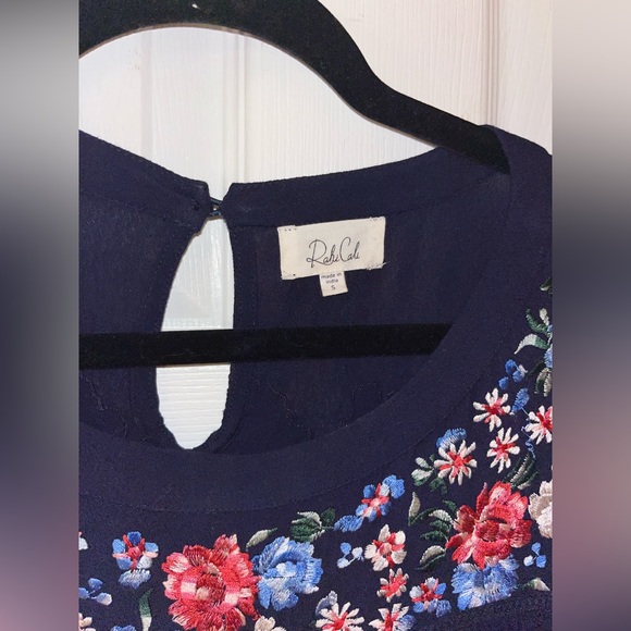 RAHICALI EMBROIDERED DRESS - Picture 5 of 7